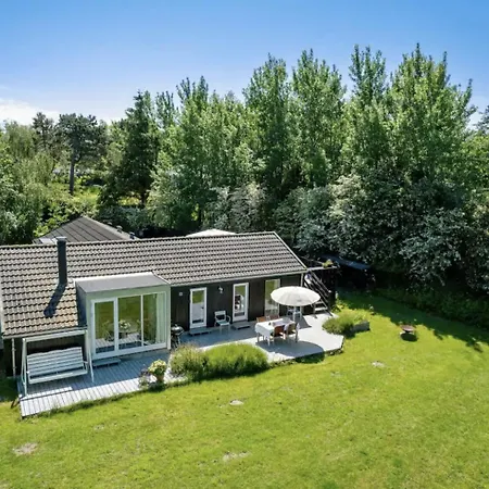 Family House In Two Homes At Fyns Head
